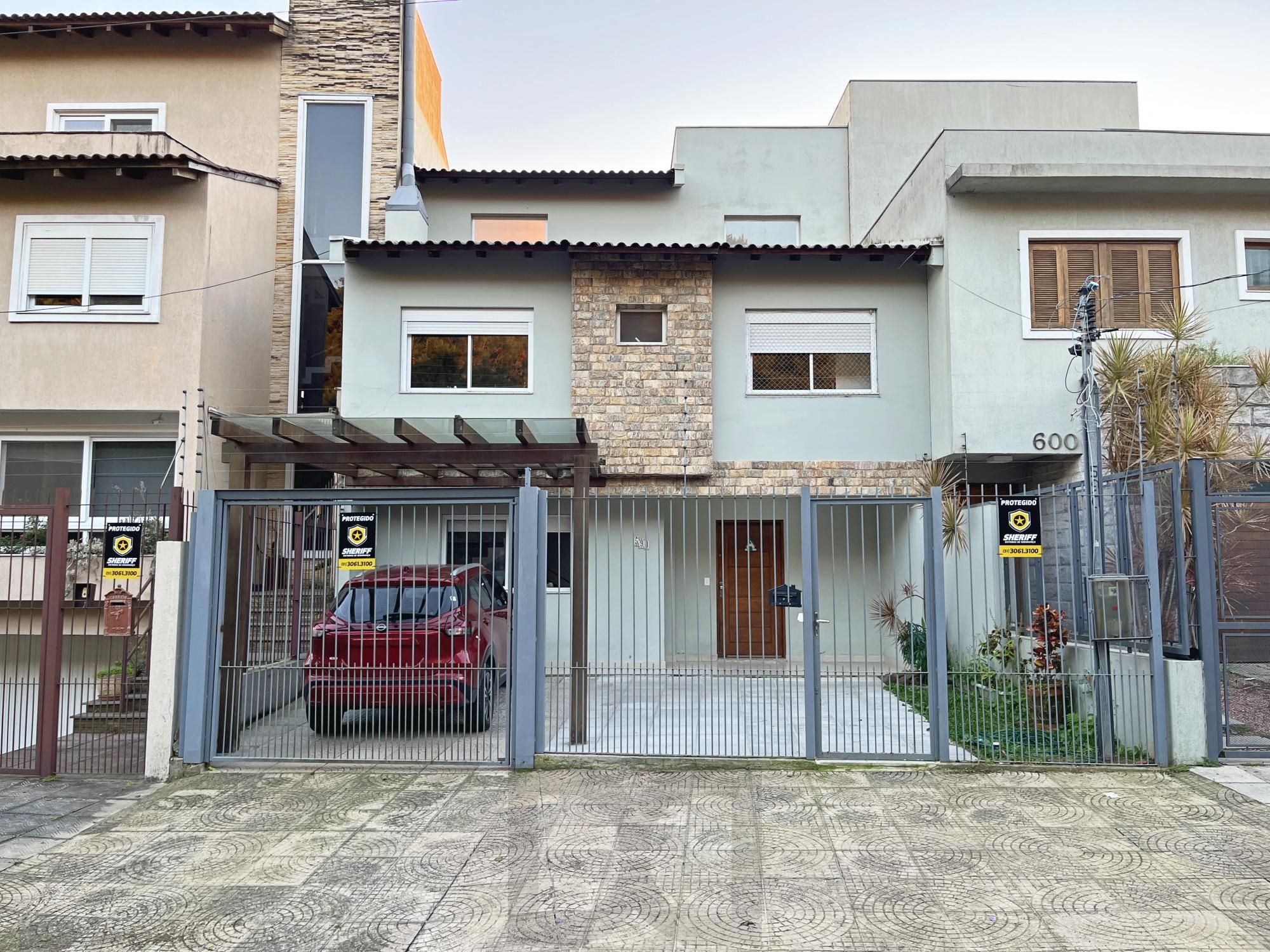 Casa para Venda - 270m², 3 dormitórios, sendo 1 suites, 2 vagas - Guarujá — foto 1