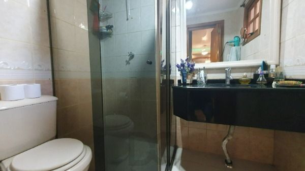 Casa em Porto Alegre, no bairro Espírito Santo, com 4 dormitório(s), e 4 banheiros, à venda. — foto 9