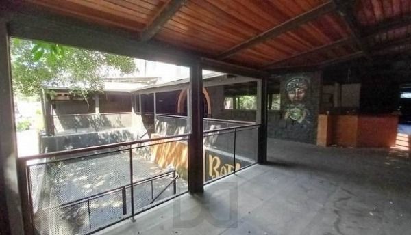Casa Comercial em Porto Alegre, no bairro Moinhos de Vento, e 0 banheiros, à venda. — foto 3