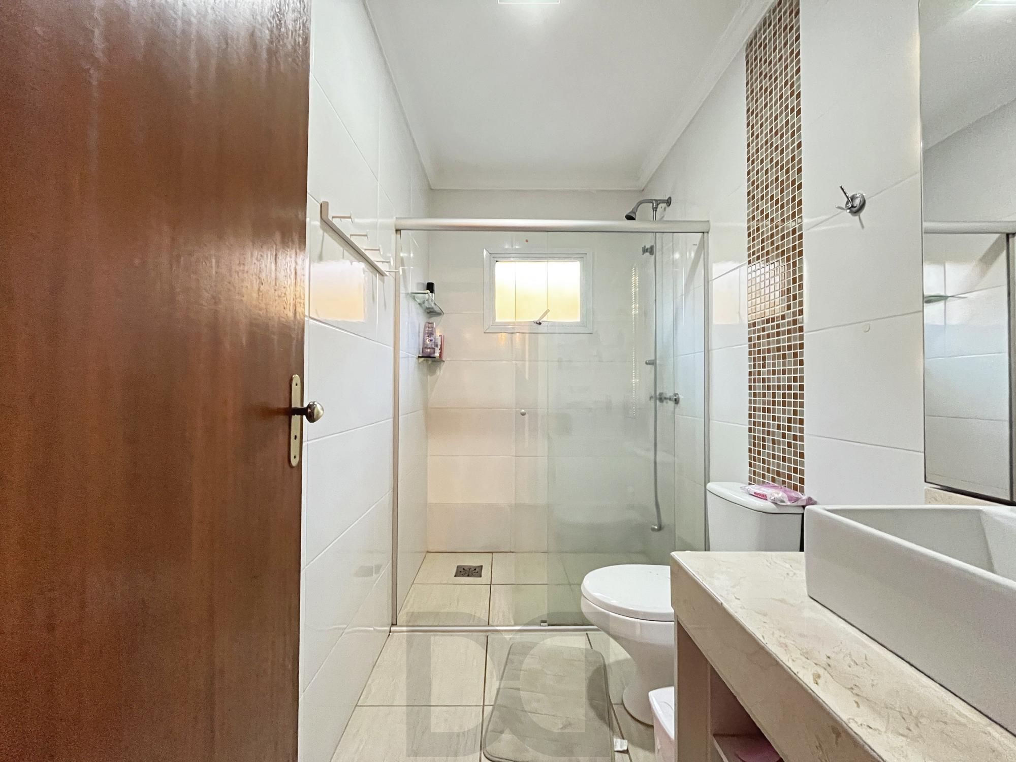 Casa para Venda - 270m², 3 dormitórios, sendo 1 suites, 2 vagas - Guarujá — foto 46