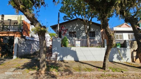 Casa em Porto Alegre, no bairro Tristeza, com 3 dormitório(s), e 3 banheiros, à venda. — foto 3