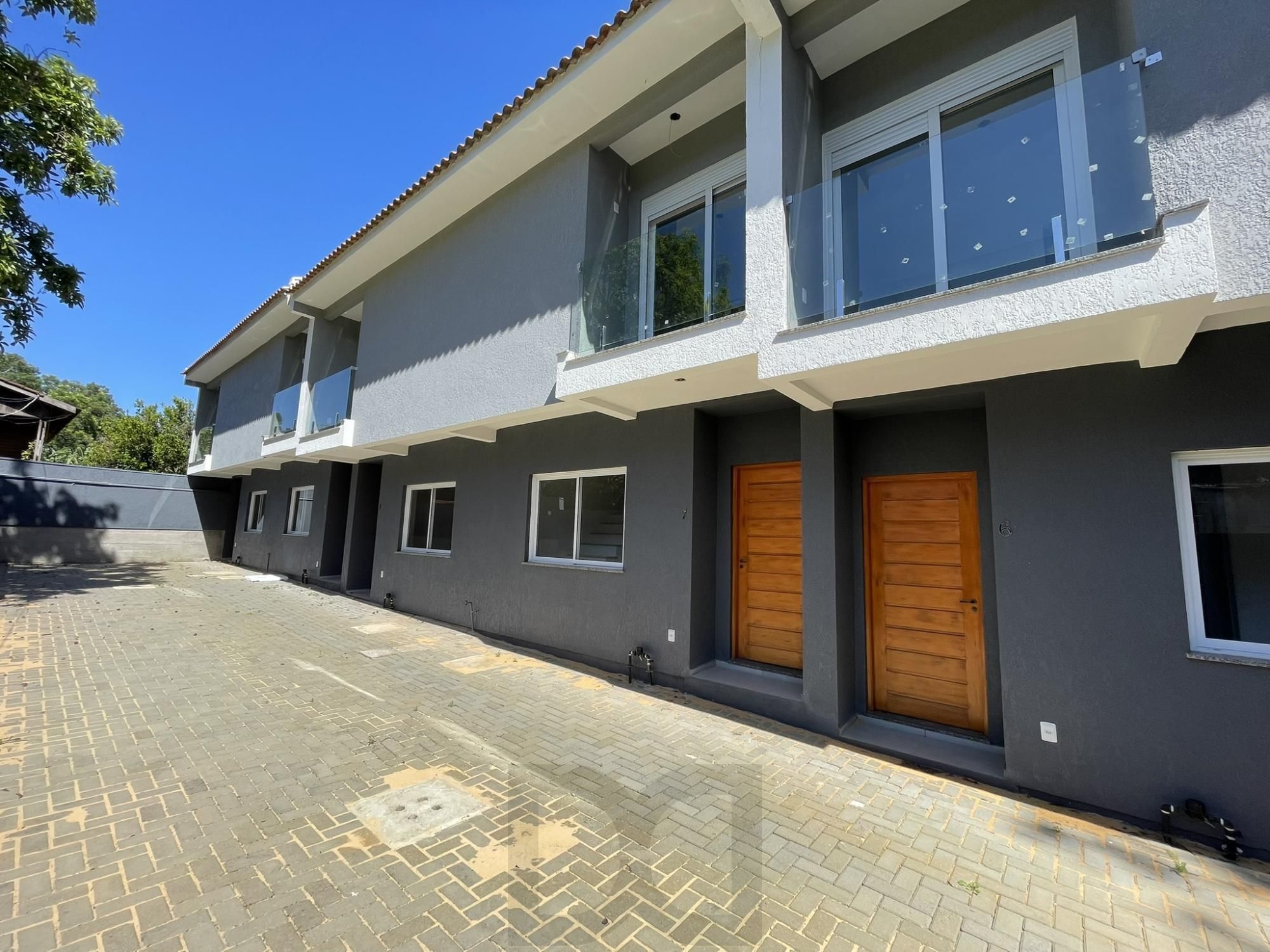 Casa Condominio em Porto Alegre, no bairro Nonoai, com 2 dormitório(s), e 2 banheiros, à venda. — foto 1