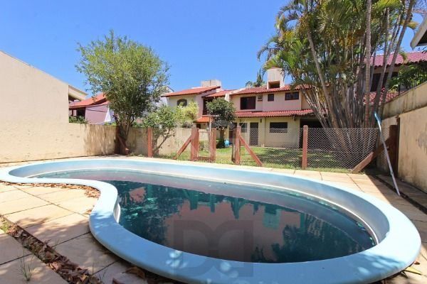 Casa em Porto Alegre, no bairro Ipanema, com 3 dormitório(s), e 3 banheiros, à venda. — foto 1
