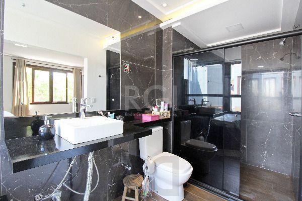 Casa para Venda - 400m², 4 dormitórios, sendo 2 suites, 4 vagas - Guarujá — foto 37