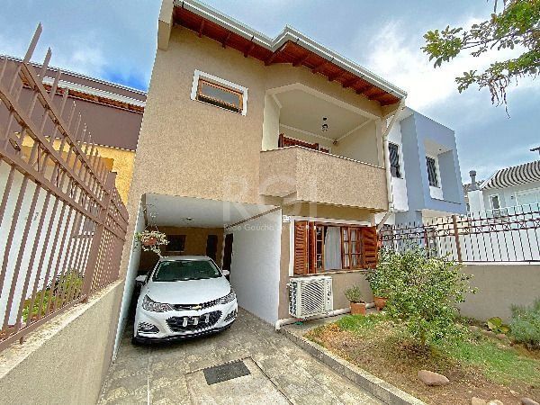 Casa em Porto Alegre, no bairro Hípica, com 3 dormitório(s), e 3 banheiros, à venda. — foto 2