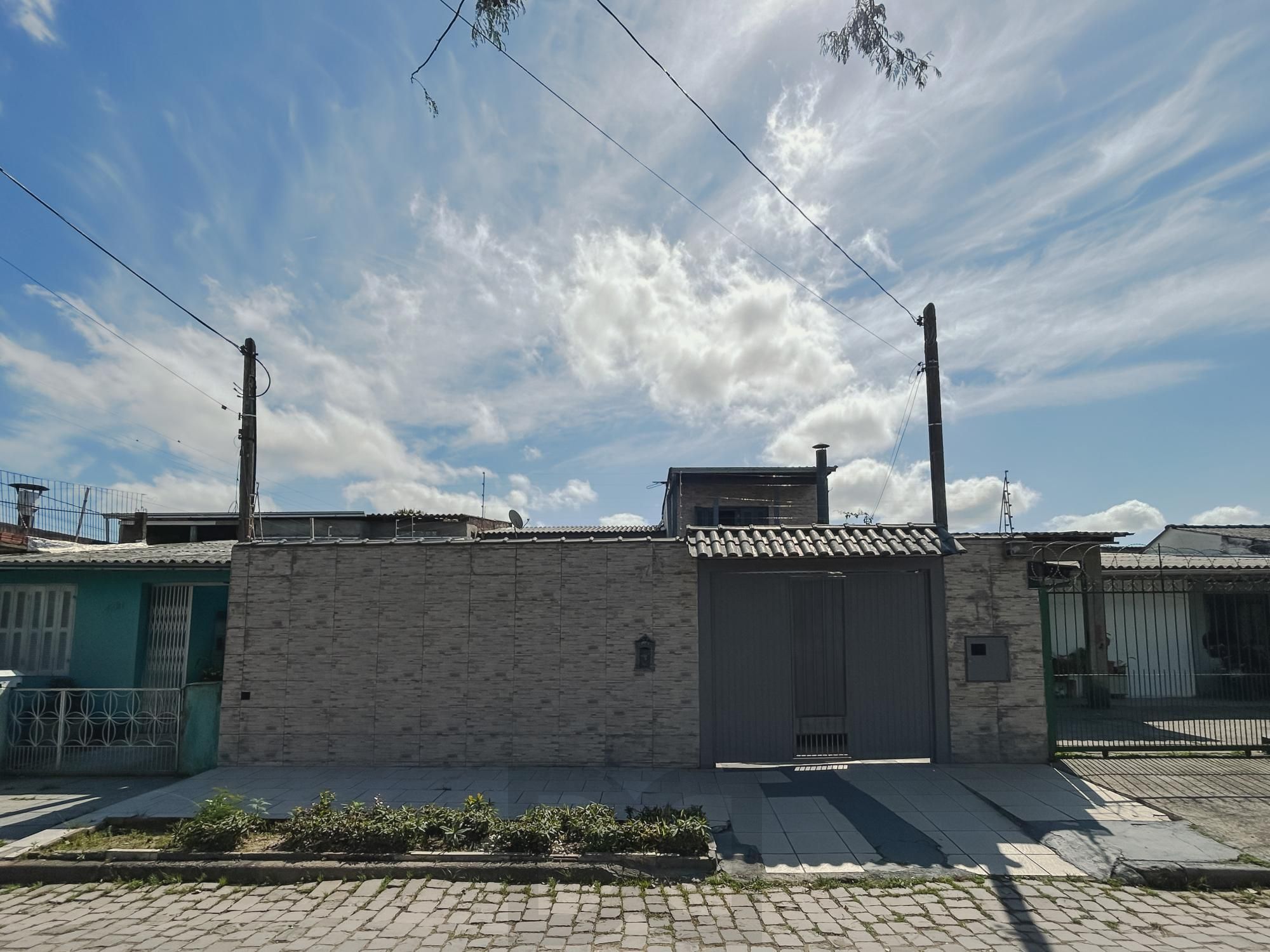 Casa com piscina e com 4 dormitorios no bairro Restinga — foto 3