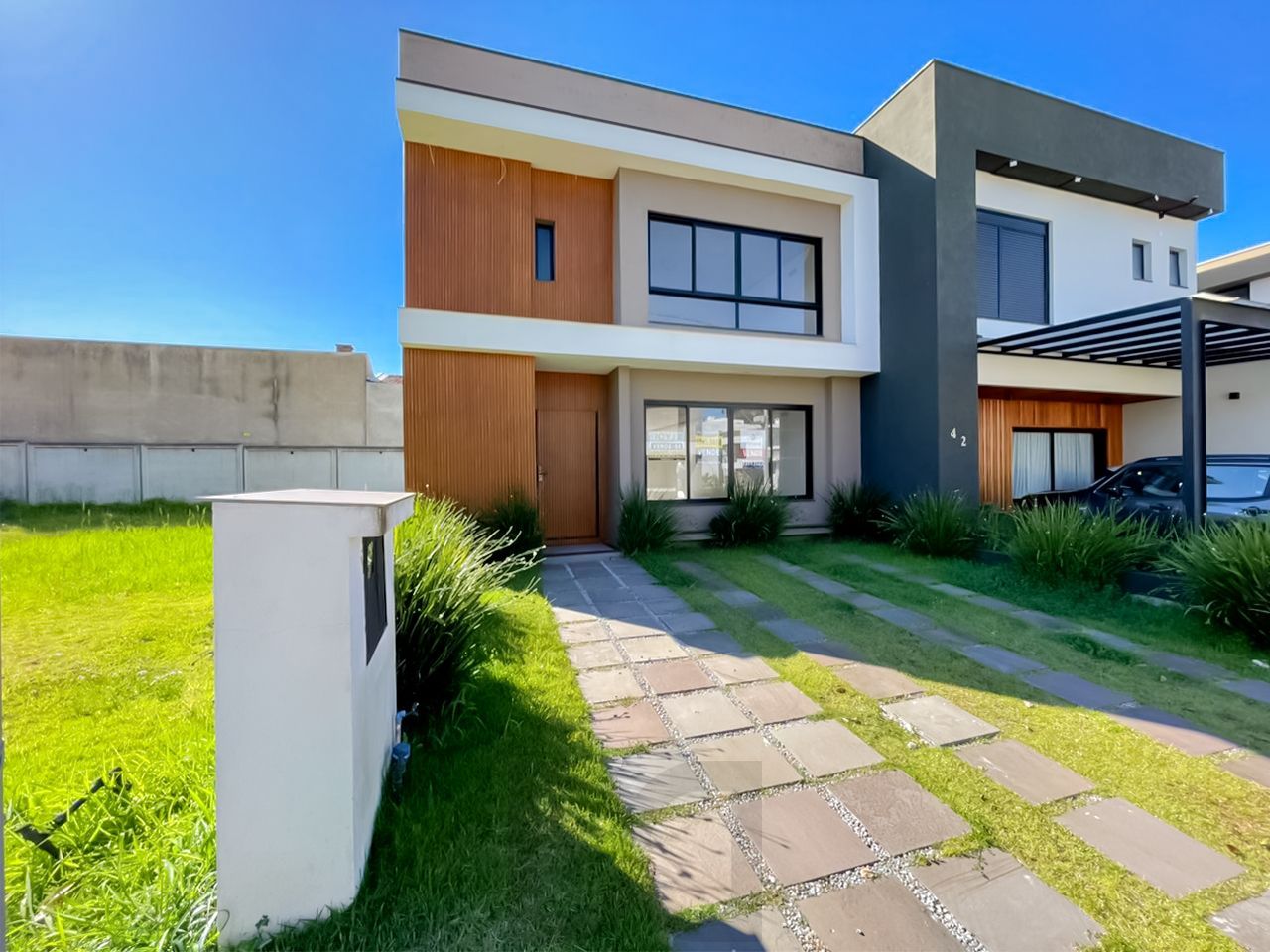 Casa Condominio em Porto Alegre, no bairro Ipanema, com 3 dormitório(s), e 3 banheiros, à venda. — foto 1