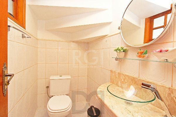 Casa em Porto Alegre, no bairro Hípica, com 3 dormitório(s), e 3 banheiros, à venda. — foto 16