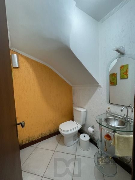 Casa em Porto Alegre, no bairro Hípica, com 3 dormitório(s), e 3 banheiros, à venda. — foto 4