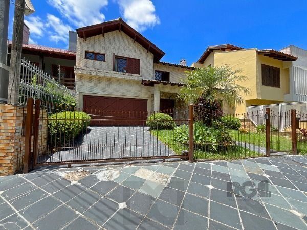 Casa em Porto Alegre, no bairro Ipanema, com 3 dormitório(s), e 3 banheiros, à venda. — foto 1