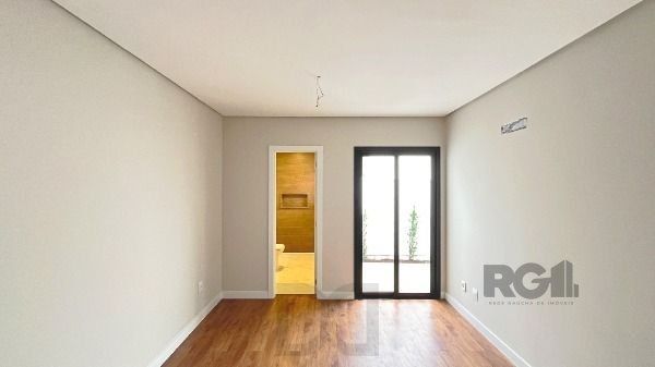 Casa em Porto Alegre, no bairro Hípica, com 3 dormitório(s), e 3 banheiros, à venda. — foto 15