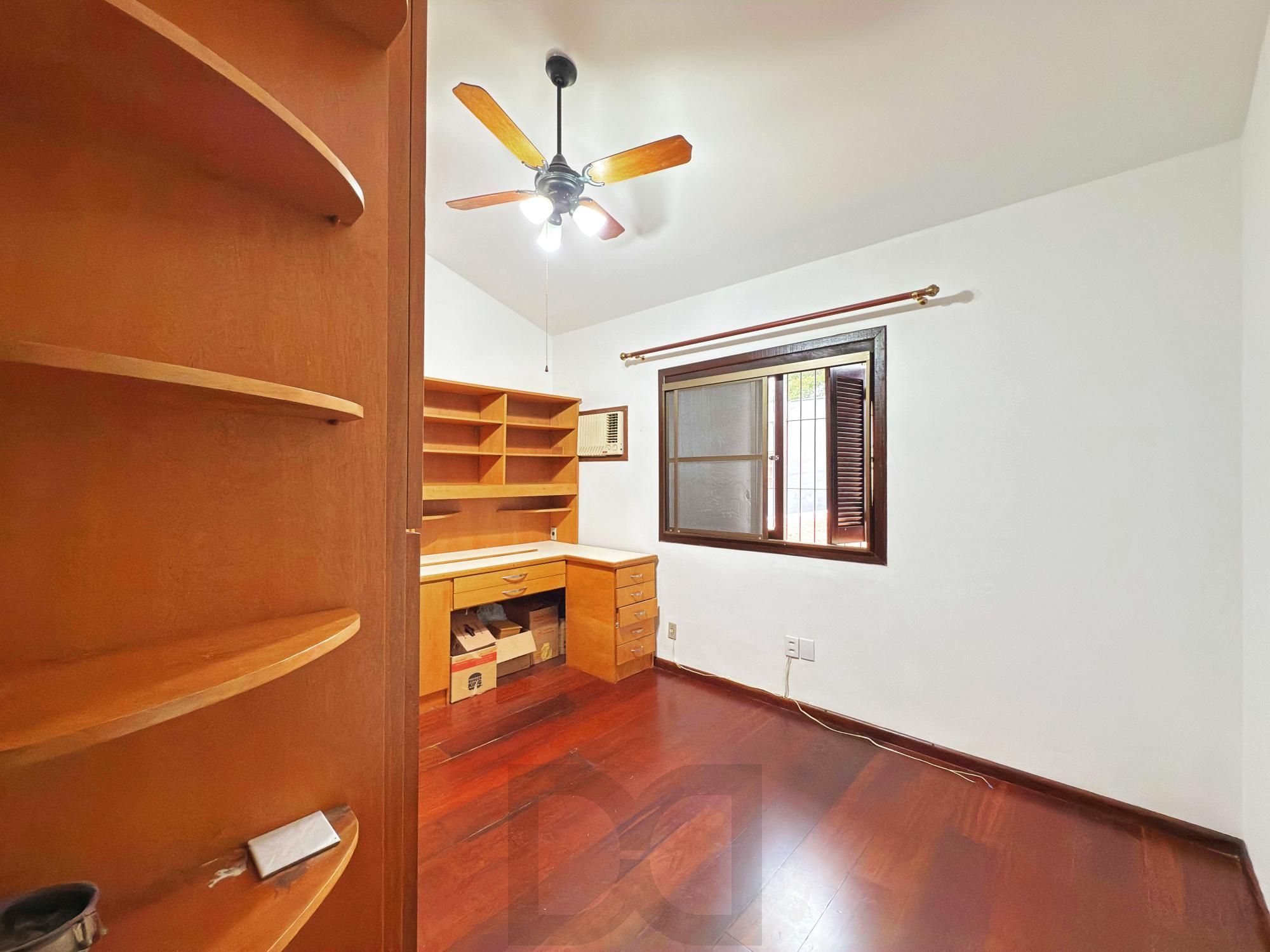 Residência á venda no bairro Guarujá com 3 dormitórios. — foto 29