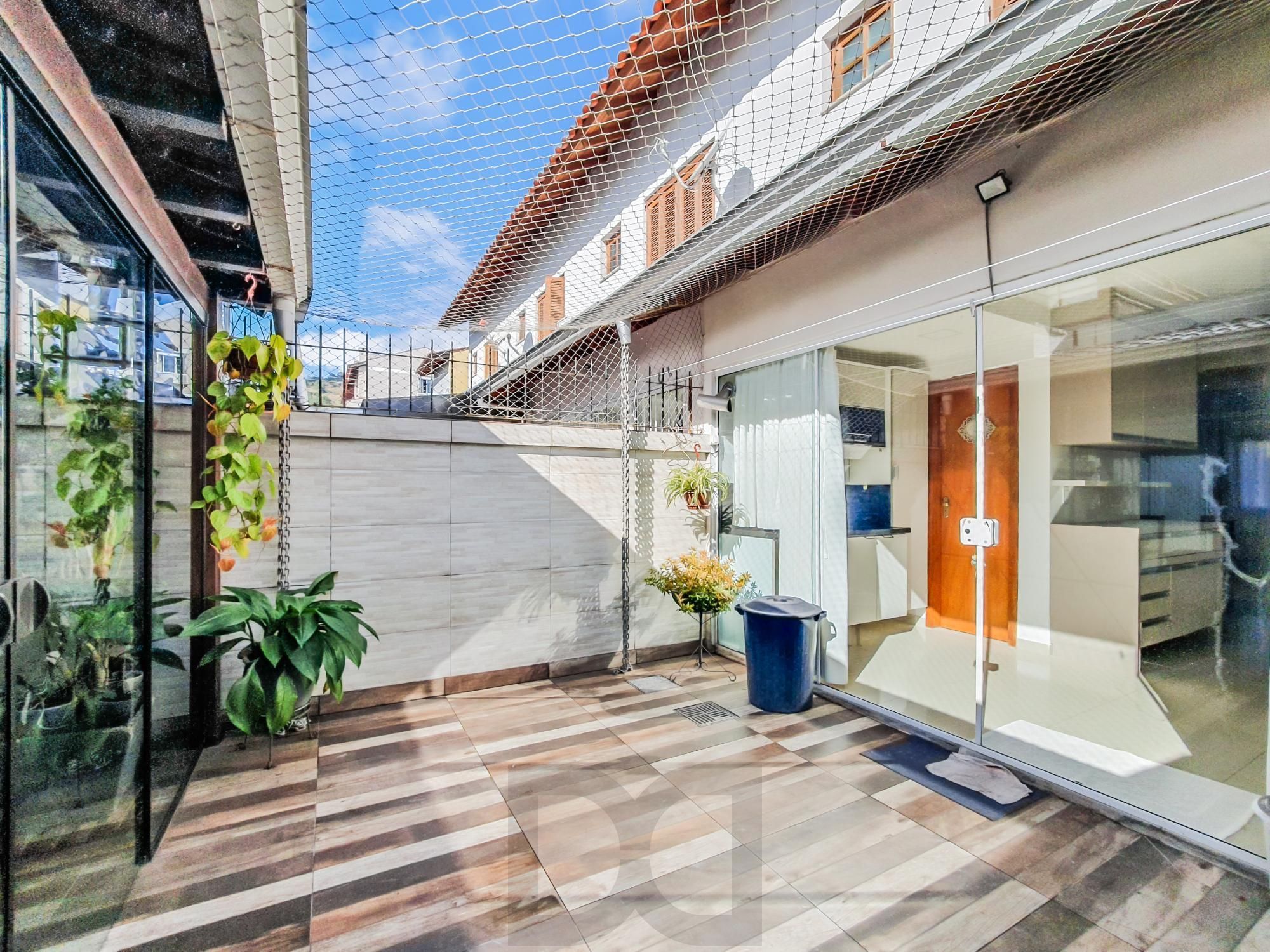 Otimo sobrado com 3 dormitórios sendo 2 suites no bairro Guaruja — foto 19