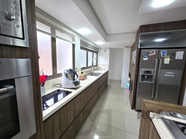 Apartamento em Porto Alegre, no bairro Auxiliadora, com 4 dormitório(s), e 4 banheiros, à venda. — foto 5