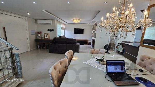 Casa em Porto Alegre, no bairro Hípica, com 3 dormitório(s), e 3 banheiros, à venda. — foto 14