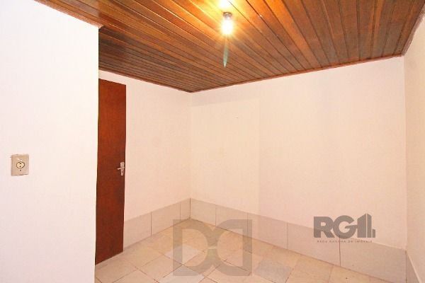 Casa em Porto Alegre, no bairro Guarujá, com 2 dormitório(s), e 2 banheiros, à venda. — foto 36