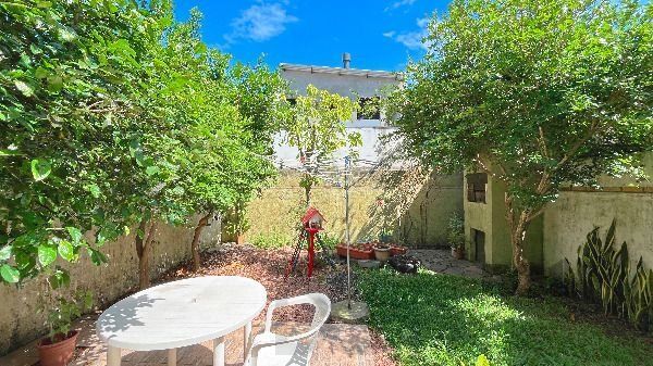 Casa em Porto Alegre, no bairro Hípica, com 3 dormitório(s), e 2 banheiros, à venda. — foto 27