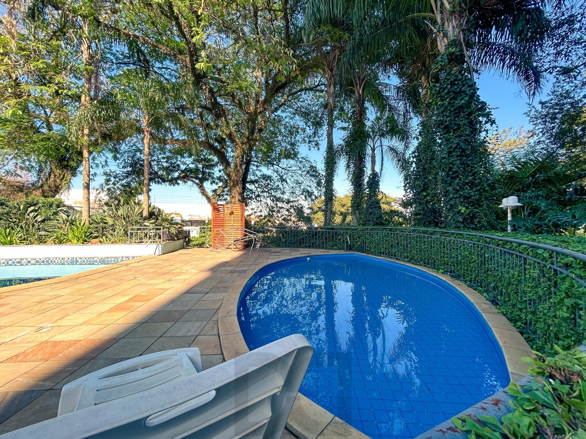 Apartamento mobiliado de 2 dormitórios com 1 suíte no bairro Cristal — foto 34