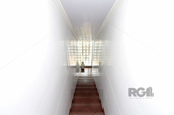 Casa em Porto Alegre, no bairro Guarujá, com 5 dormitório(s), e 5 banheiros, à venda. — foto 10