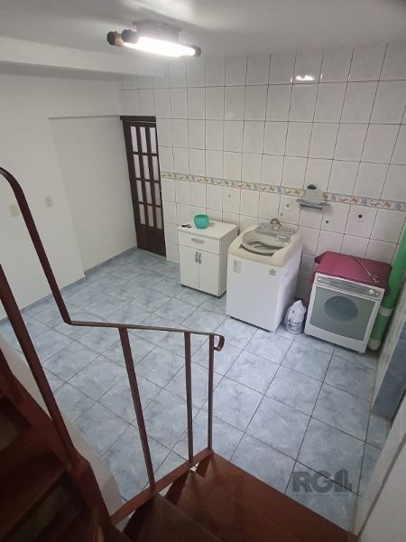 Casa em Porto Alegre, no bairro Vila Nova, com 4 dormitório(s), e 4 banheiros, à venda. — foto 3