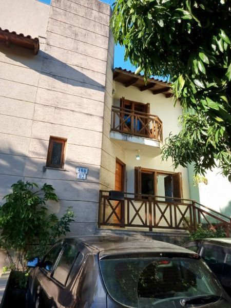 Casa em Porto Alegre, no bairro Teresópolis, com 2 dormitório(s), e 2 banheiros, à venda. — foto 1