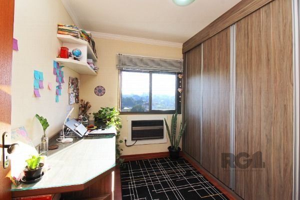 Apartamento em Porto Alegre, no bairro Nonoai, com 3 dormitório(s), com uma suíte e 1 banheiro, à venda. — foto 21