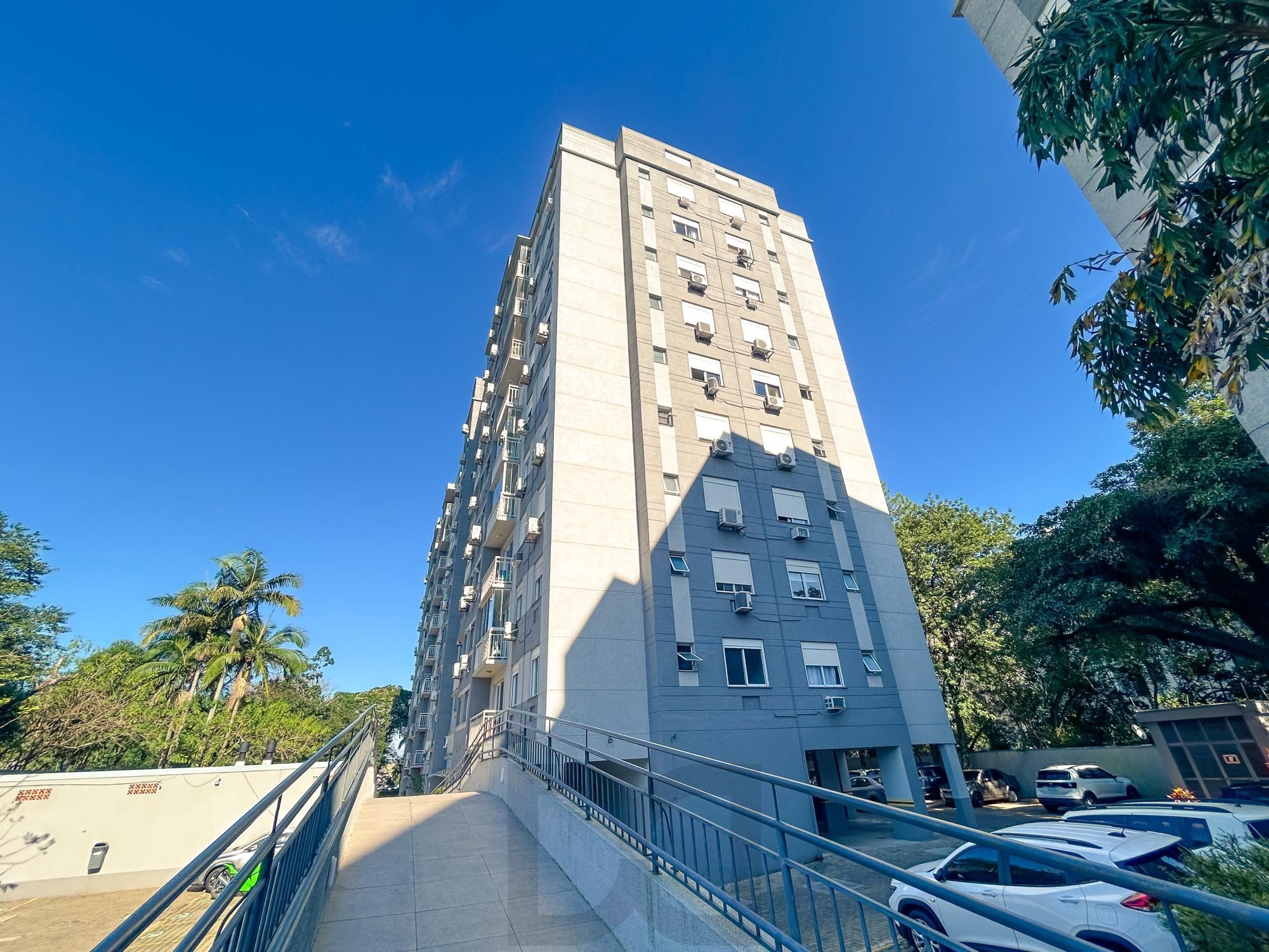 Apartamento mobiliado de 2 dormitórios com 1 suíte no bairro Cristal — foto 3