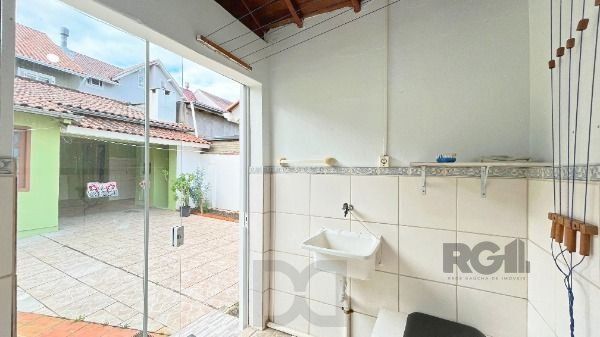 Casa em Porto Alegre, no bairro Guarujá, com 2 dormitório(s), e 2 banheiros, à venda. — foto 18
