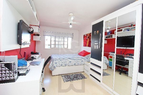Casa em Porto Alegre, no bairro Ipanema, com 3 dormitório(s), e 3 banheiros, à venda. — foto 22
