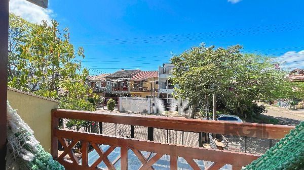 Casa em Porto Alegre, no bairro Hípica, com 3 dormitório(s), e 2 banheiros, à venda. — foto 33