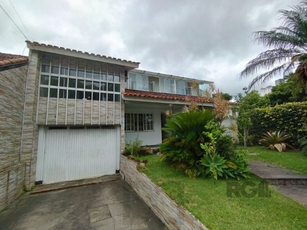 Casa em Porto Alegre, no bairro Ipanema, com 6 dormitório(s), e 6 banheiros, à venda. — foto 1