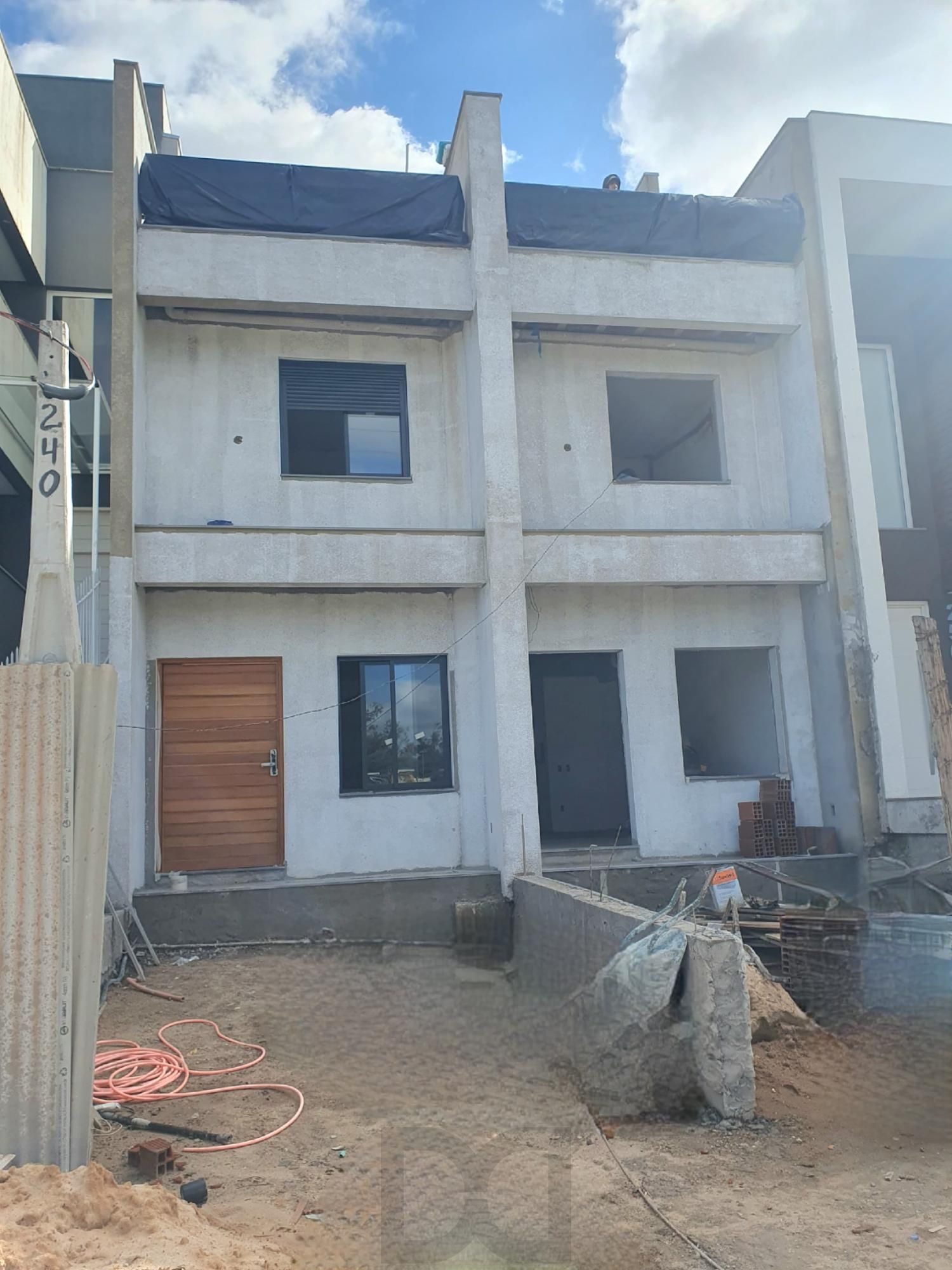 Casa em Porto Alegre, no bairro Hípica, com 2 dormitório(s), e 2 banheiros, à venda. — foto 1