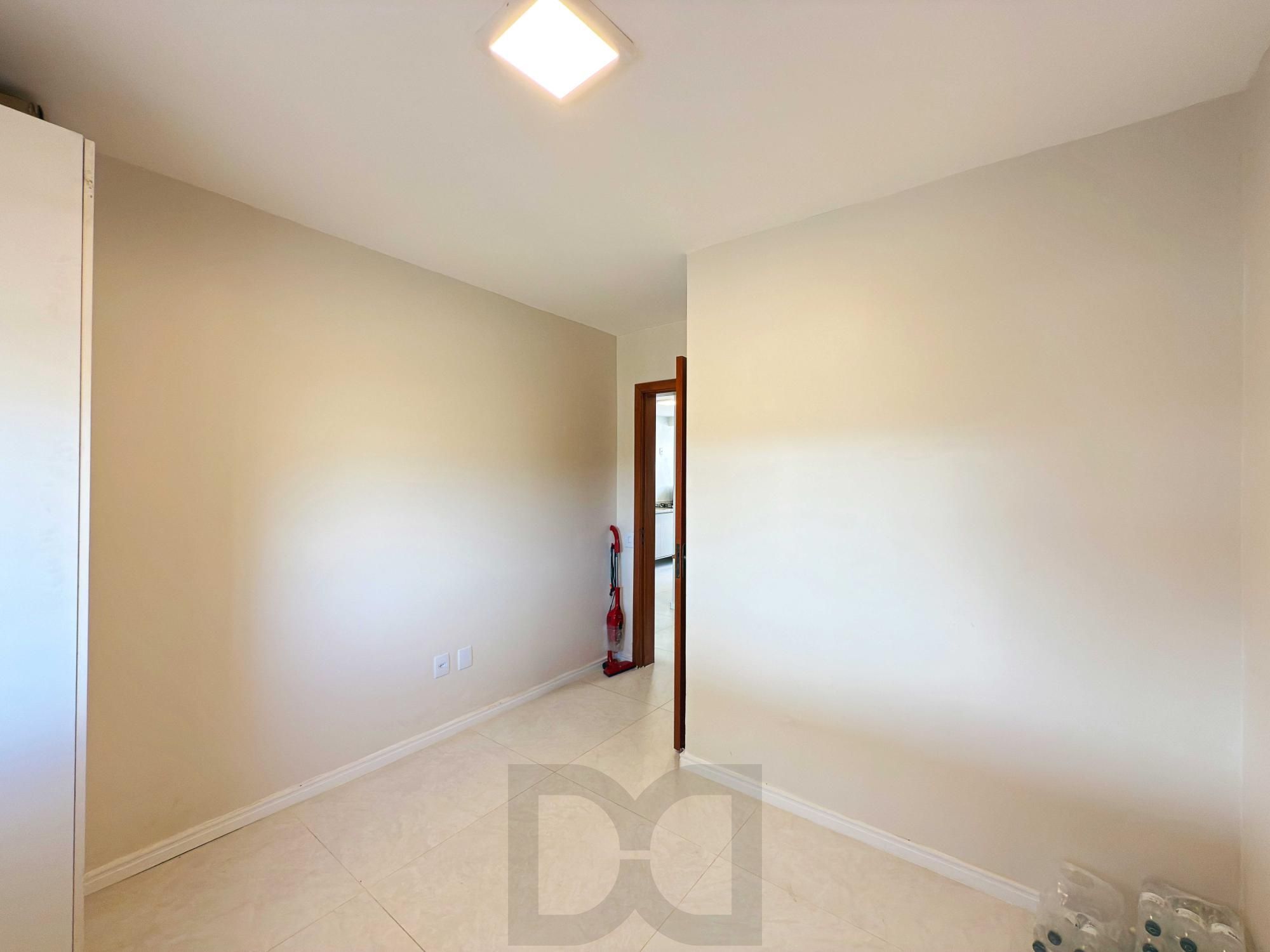Excelente residência térrea totalmente reformada em condomínio fechado com 2 dormitórios e 2 vagas de garagens — foto 18