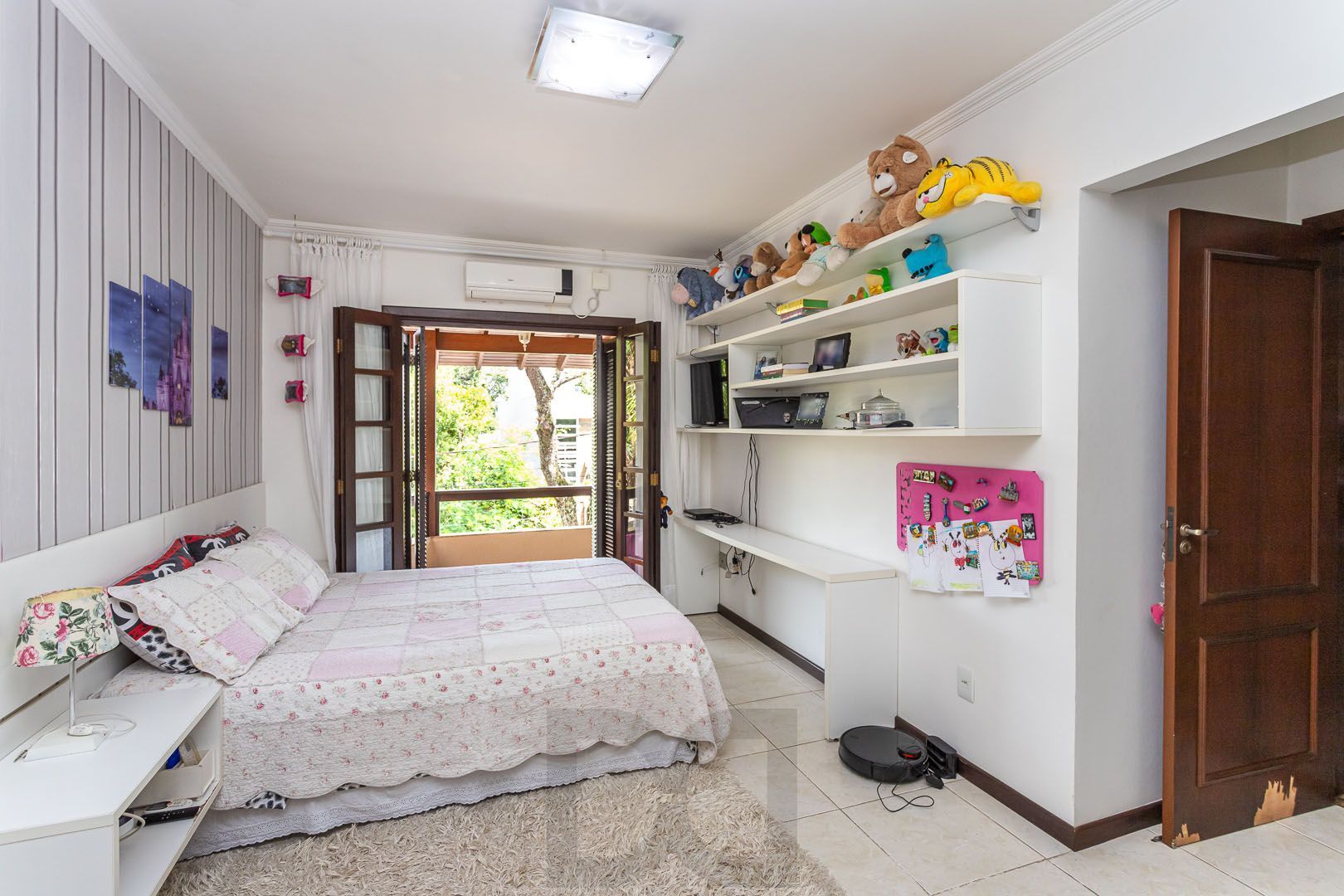 Casa de 272m², 4 dormitórios, 2 suítes e 4 vagas de garagem, no bairro Ipanema, próxima à orla do Guaíba. — foto 35