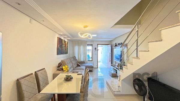 Casa em Porto Alegre, no bairro Guarujá, com 2 dormitório(s), e 2 banheiros, à venda. — foto 6