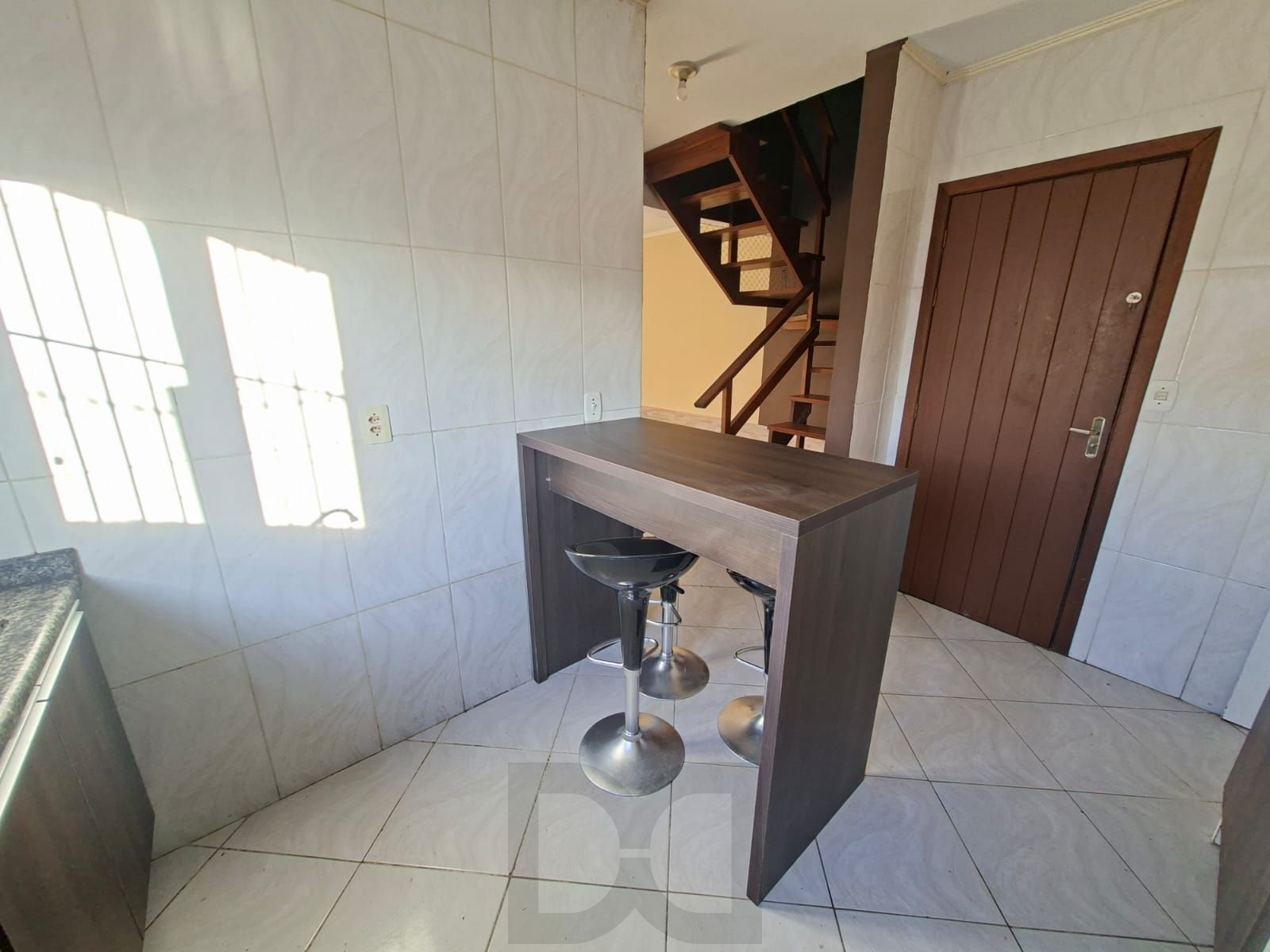 Hípica-Sobrado com 2 Dormitórios e Pátio nos Fundos- Venda!! — foto 10