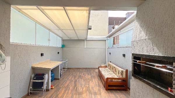 Casa em Porto Alegre, no bairro Guarujá, com 2 dormitório(s), e 2 banheiros, à venda. — foto 13