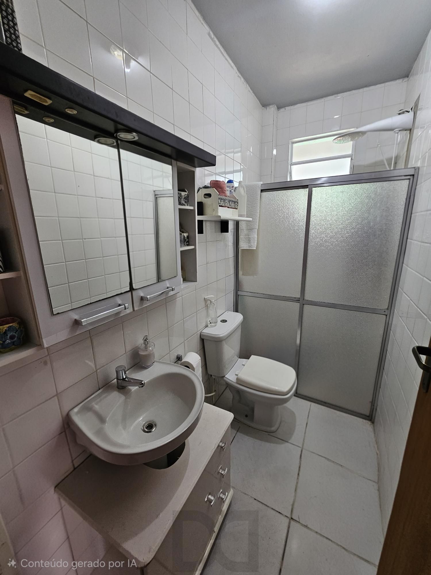 Casa 3 dormitórios e edícula com churrasqueira no bairro Medianeira ! — foto 9