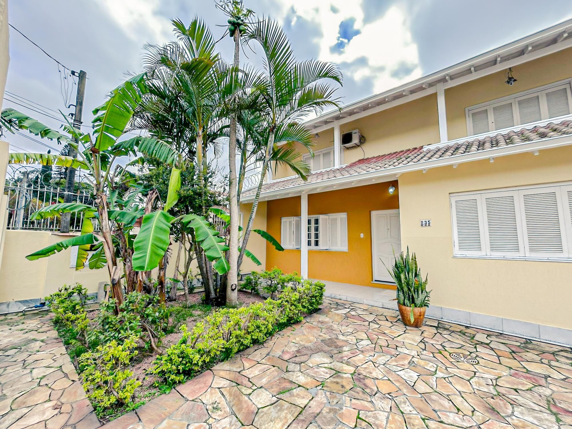 Casa 4 dormitórios 295m2 área construída bairro Nonoai — foto 2