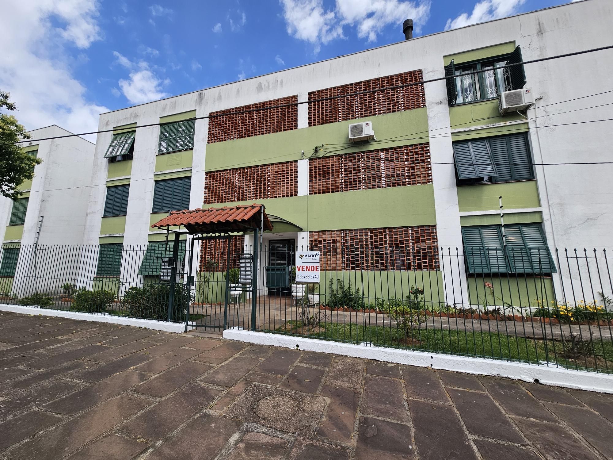 Apartamento com 73,00m² privativos reformado 2 dormitórios dependência de empregada 2 banheiros c/ churrasqueira a 50mts da Av. Bento Gonçalves ! — foto 1