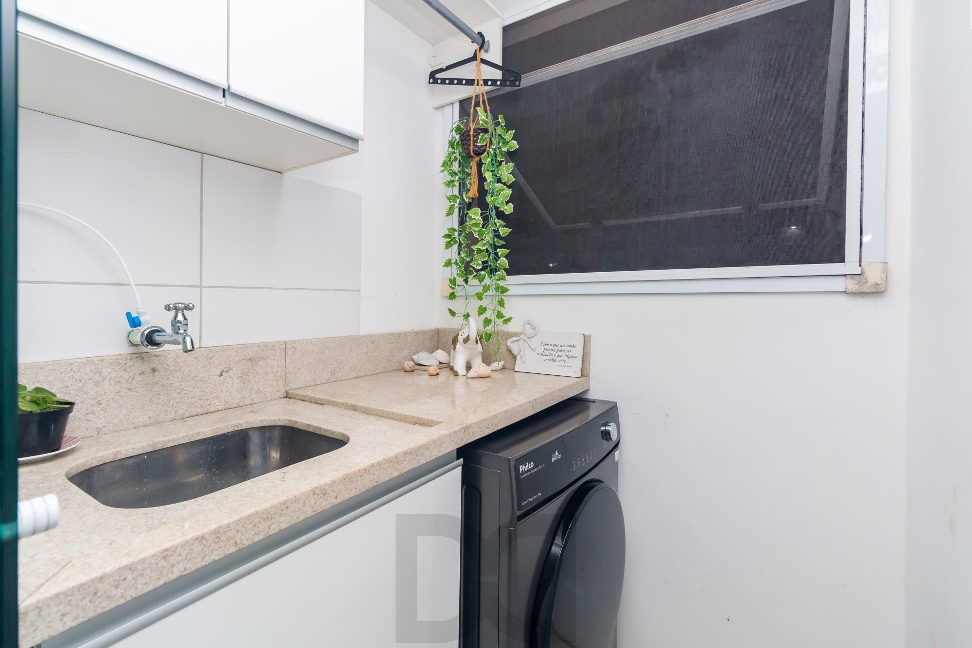 Excelente apartamento 2 dormitórios semi mobiliado — foto 9