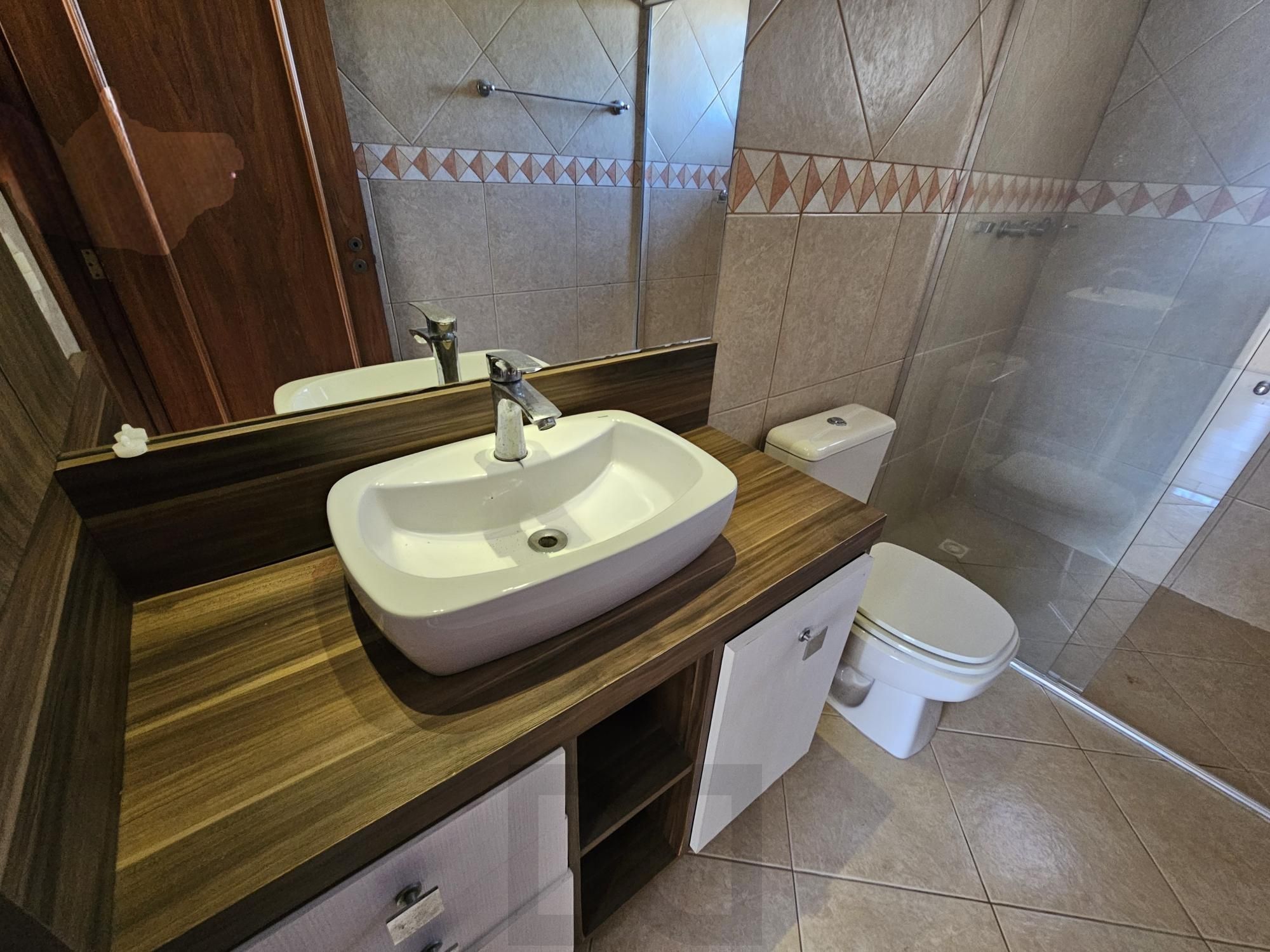 Sobrado 3 dormitórios com lareira, churrasqueira, piscina, 4 vagas garagem com 196,00m² de área construída no bairro Hípica ! — foto 27