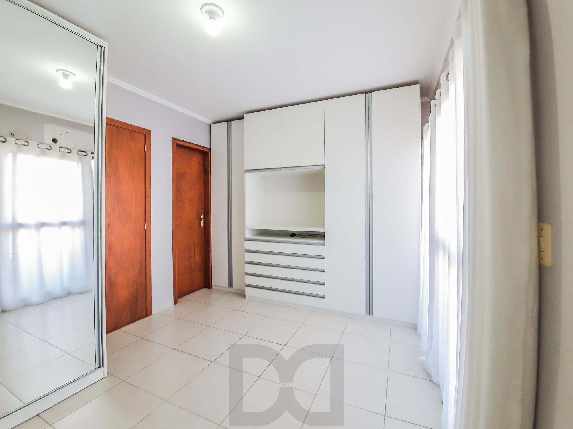 Otimo sobrado com 3 dormitórios sendo 2 suites no bairro Guaruja — foto 23