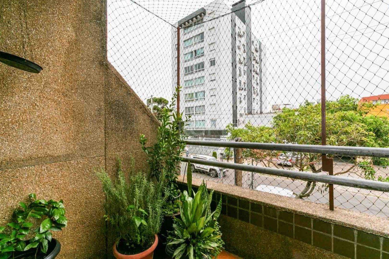 Apartamento amplo de 2 dormitórios com vaga no bairro Partenon em Porto Alegre — foto 8