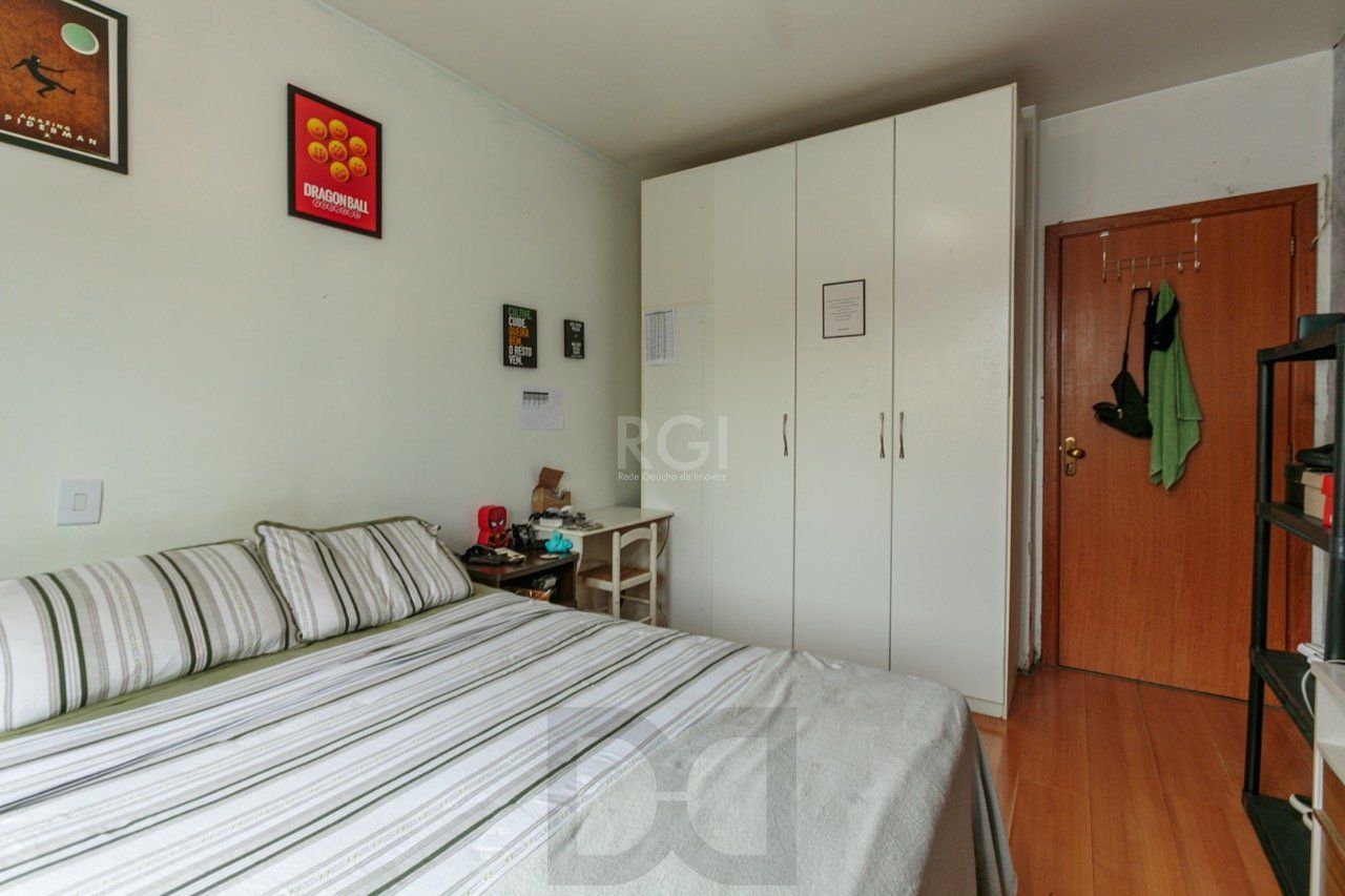 Apartamento amplo de 2 dormitórios com vaga no bairro Partenon em Porto Alegre — foto 15