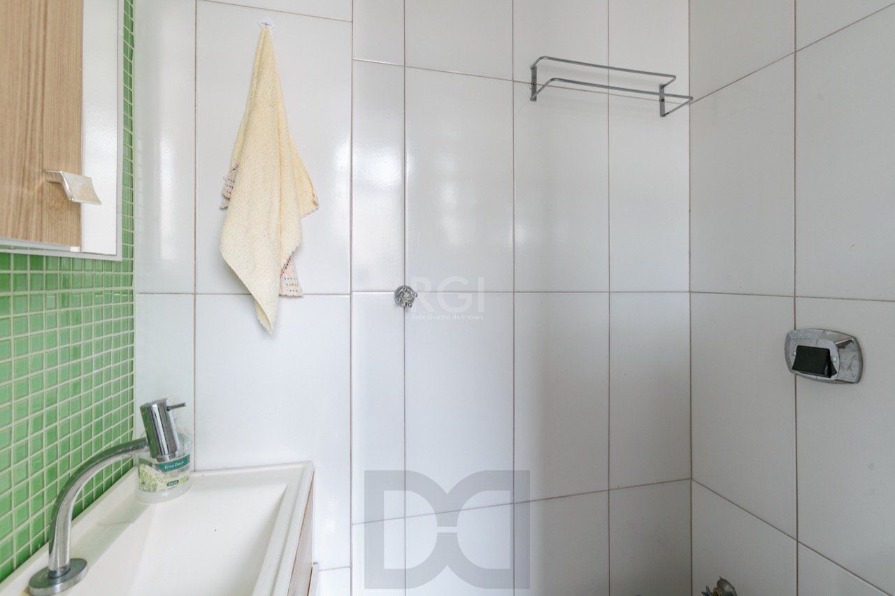 Apartamento amplo de 2 dormitórios com vaga no bairro Partenon em Porto Alegre — foto 27