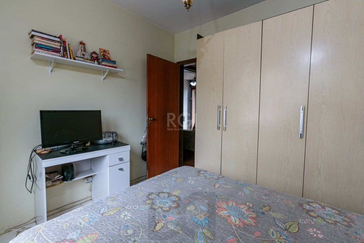 Apartamento amplo de 2 dormitórios com vaga no bairro Partenon em Porto Alegre — foto 22
