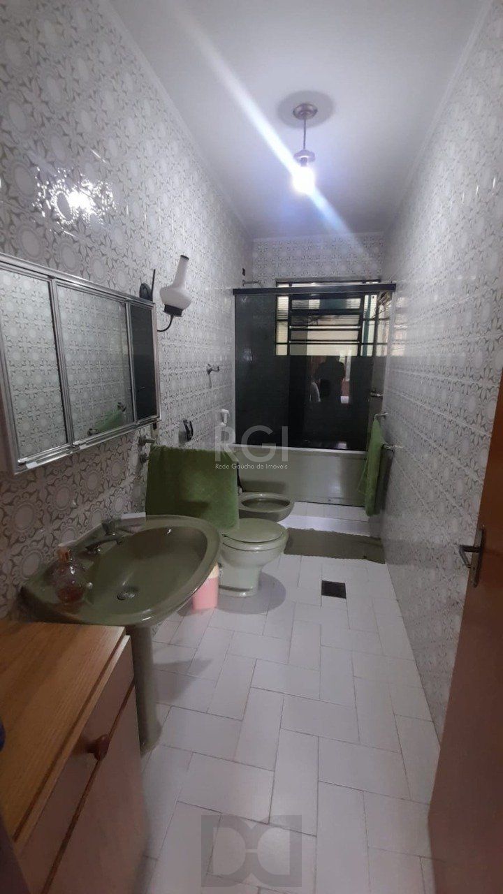 Casa para Venda - 250m², 3 dormitórios, sendo 1 suites, 3 vagas - Chácara das Pedras — foto 18