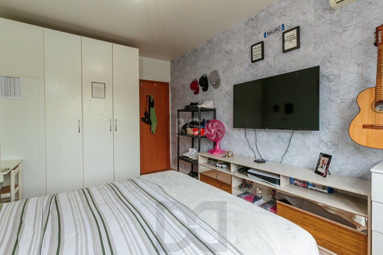 Apartamento amplo de 2 dormitórios com vaga no bairro Partenon em Porto Alegre — foto 14