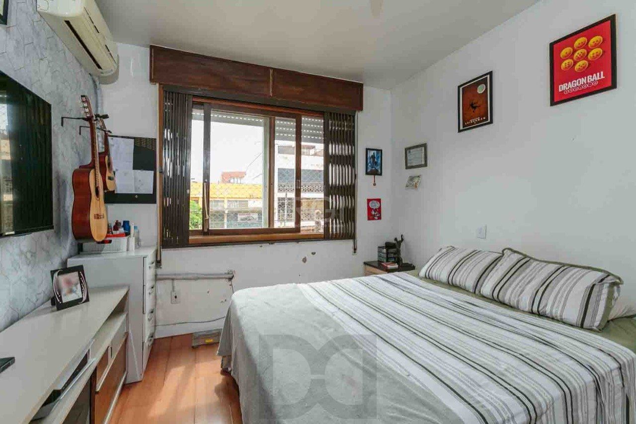Apartamento amplo de 2 dormitórios com vaga no bairro Partenon em Porto Alegre — foto 16